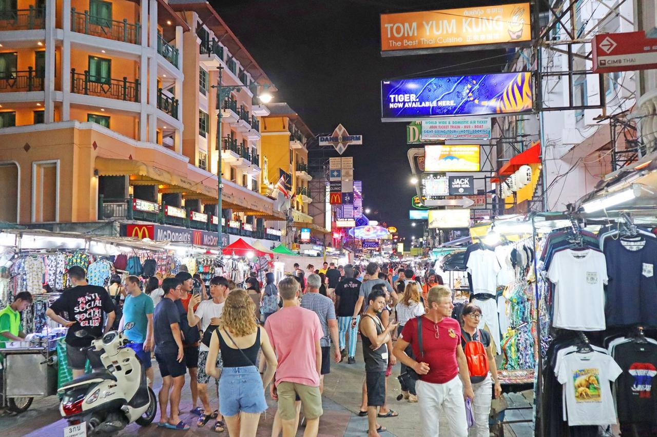 Which is better Khao San Road or Sukhumvit Road?
